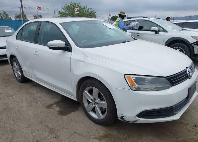 2011 VOLKSWAGEN Jetta