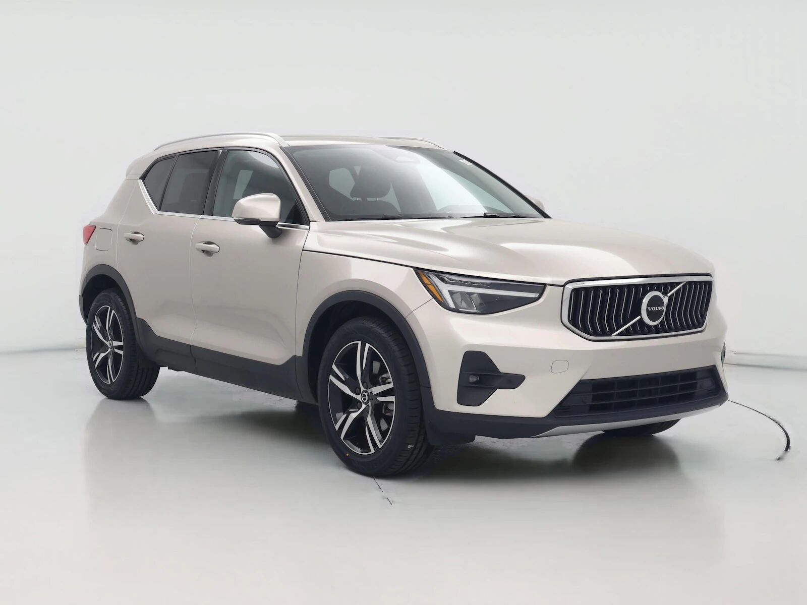 2023 VOLVO XC40