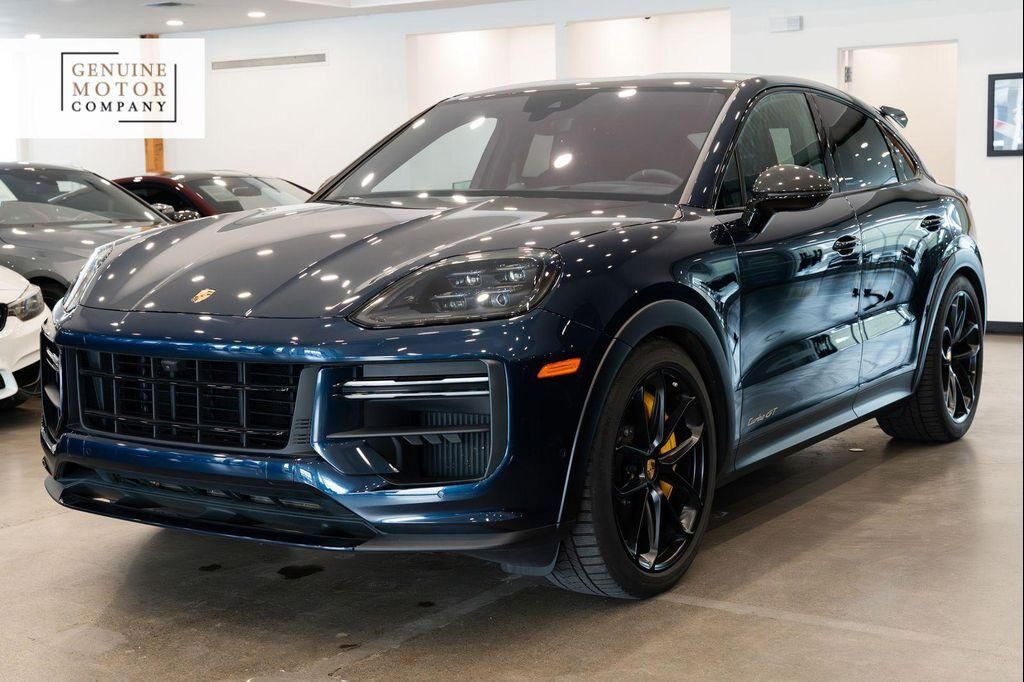 2024 PORSCHE Cayenne