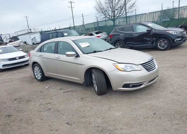 2013 CHRYSLER 200