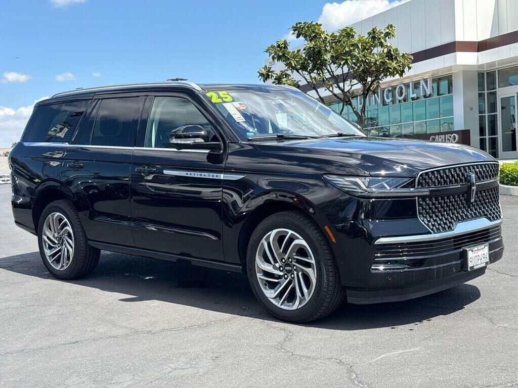 2025 LINCOLN Navigator