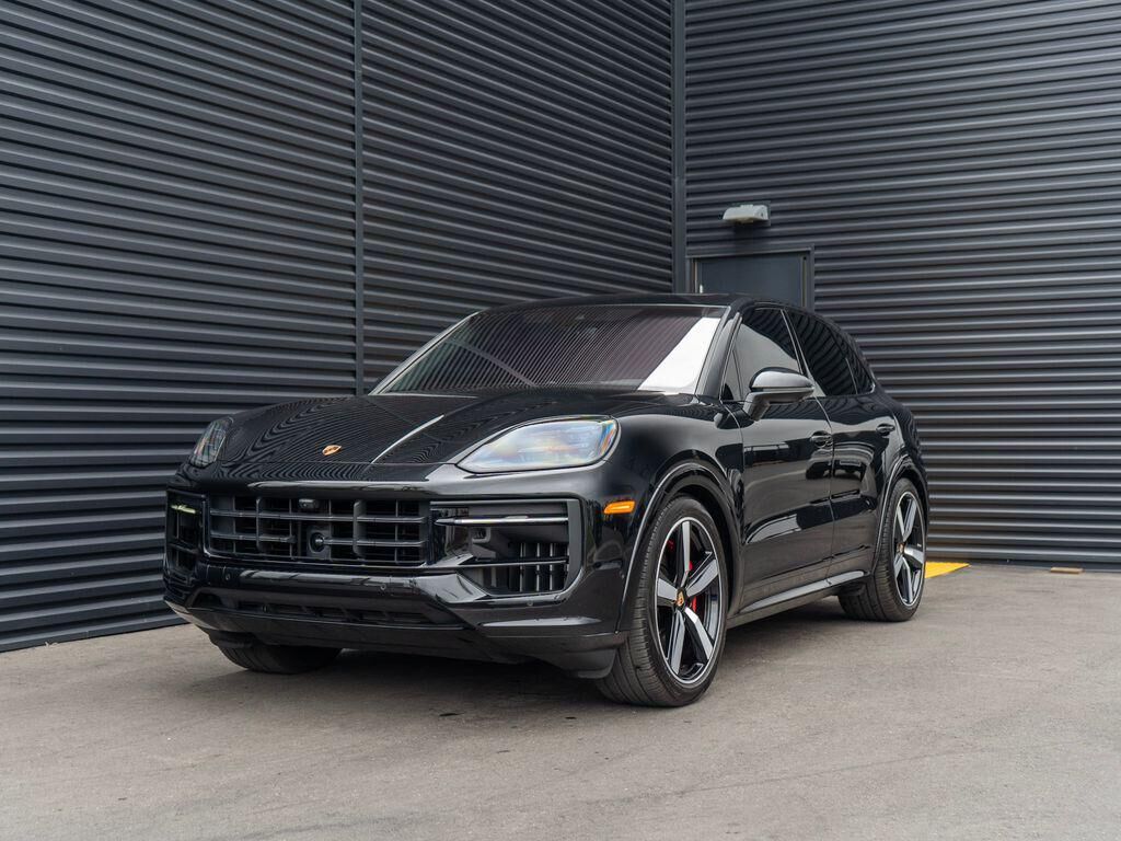 2025 PORSCHE Cayenne