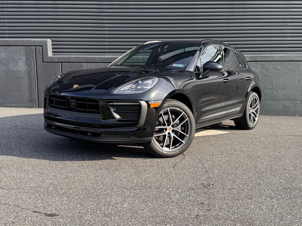 2025 PORSCHE Macan