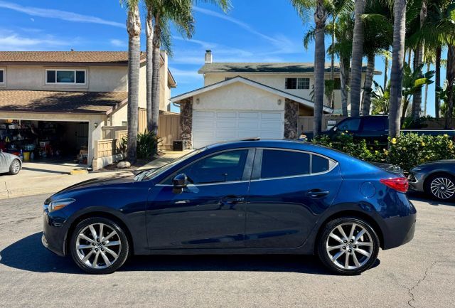 2018 MAZDA Mazda3