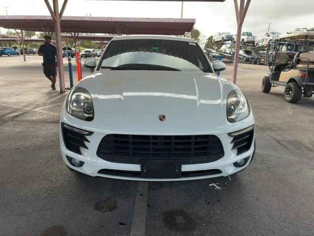 2018 PORSCHE Macan