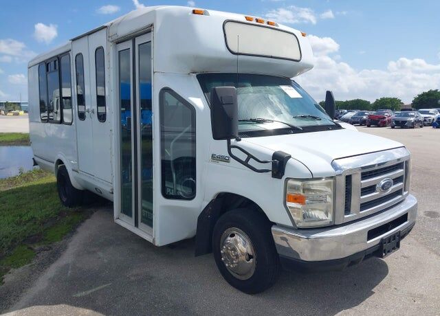 2011 FORD E-450