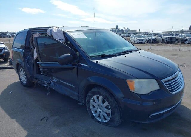 2014 CHRYSLER Town and Country