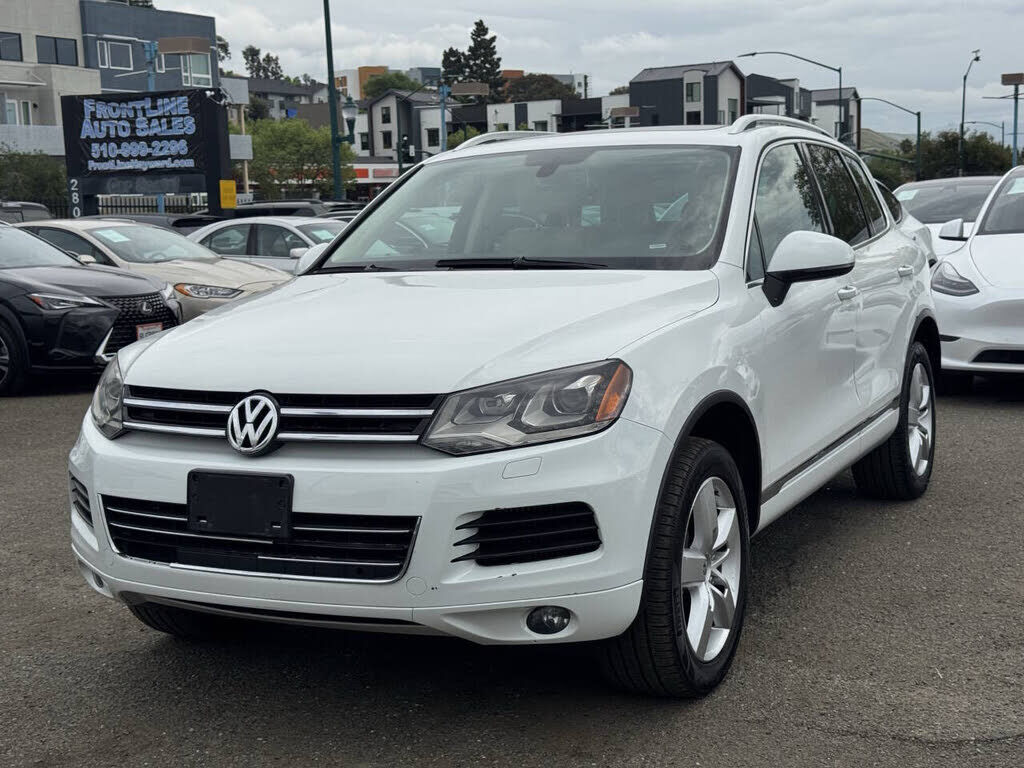 2013 VOLKSWAGEN Touareg