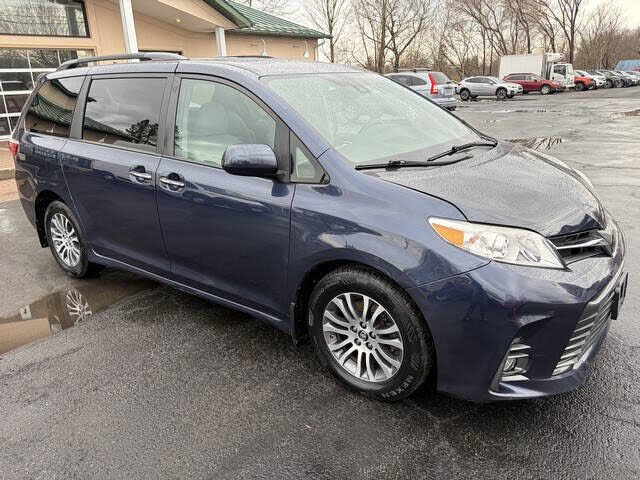 2018 TOYOTA Sienna