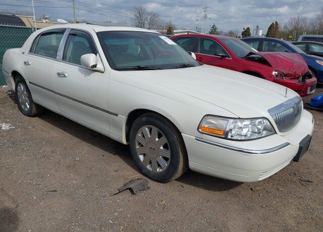 2005 LINCOLN Town Car