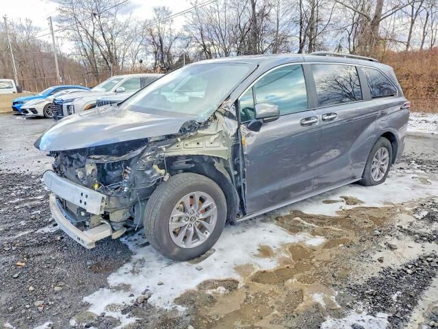2025 TOYOTA Sienna