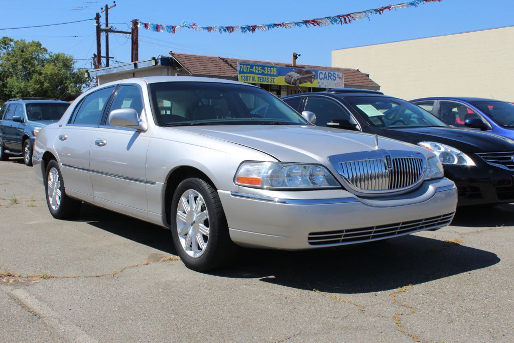 2009 LINCOLN Town Car