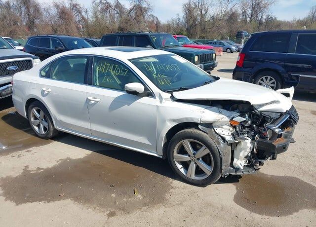 2013 VOLKSWAGEN Passat