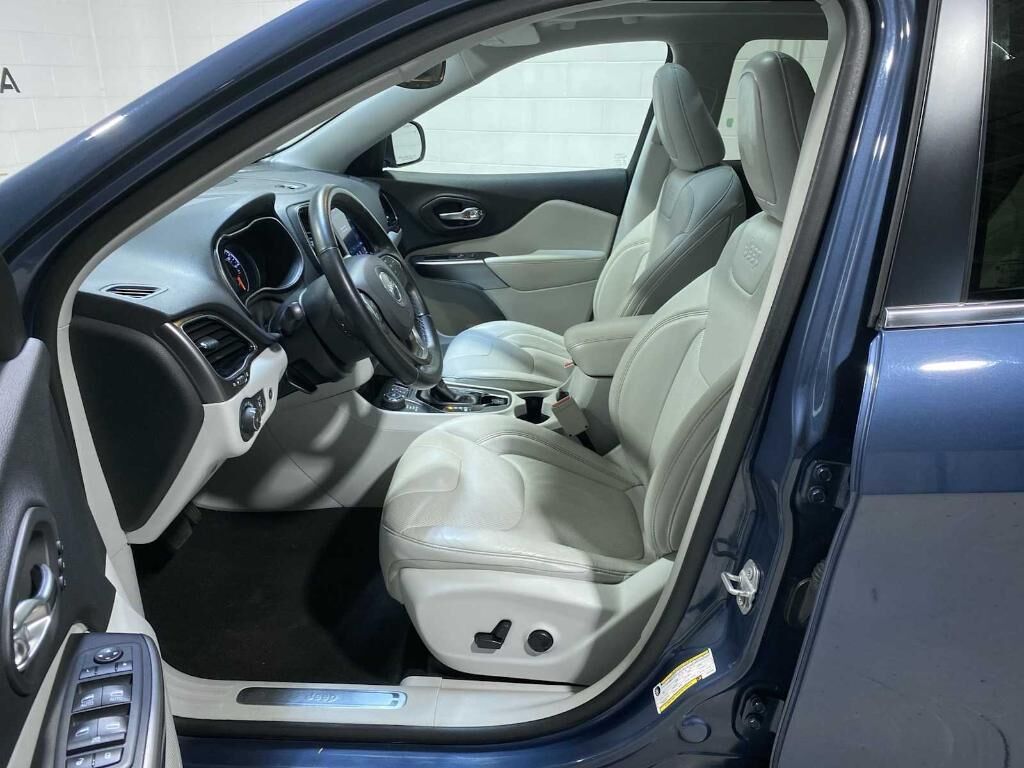 2020 JEEP Cherokee