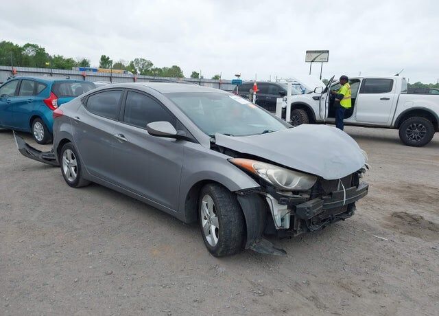 2011 HYUNDAI Elantra