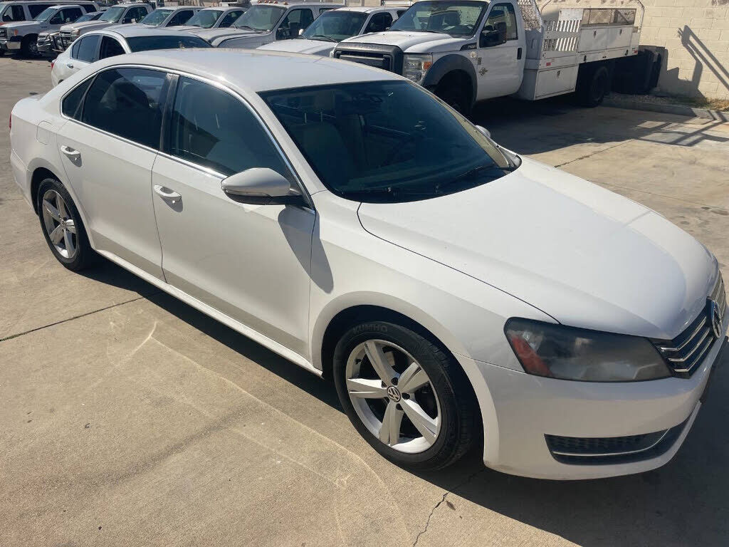2012 VOLKSWAGEN Passat