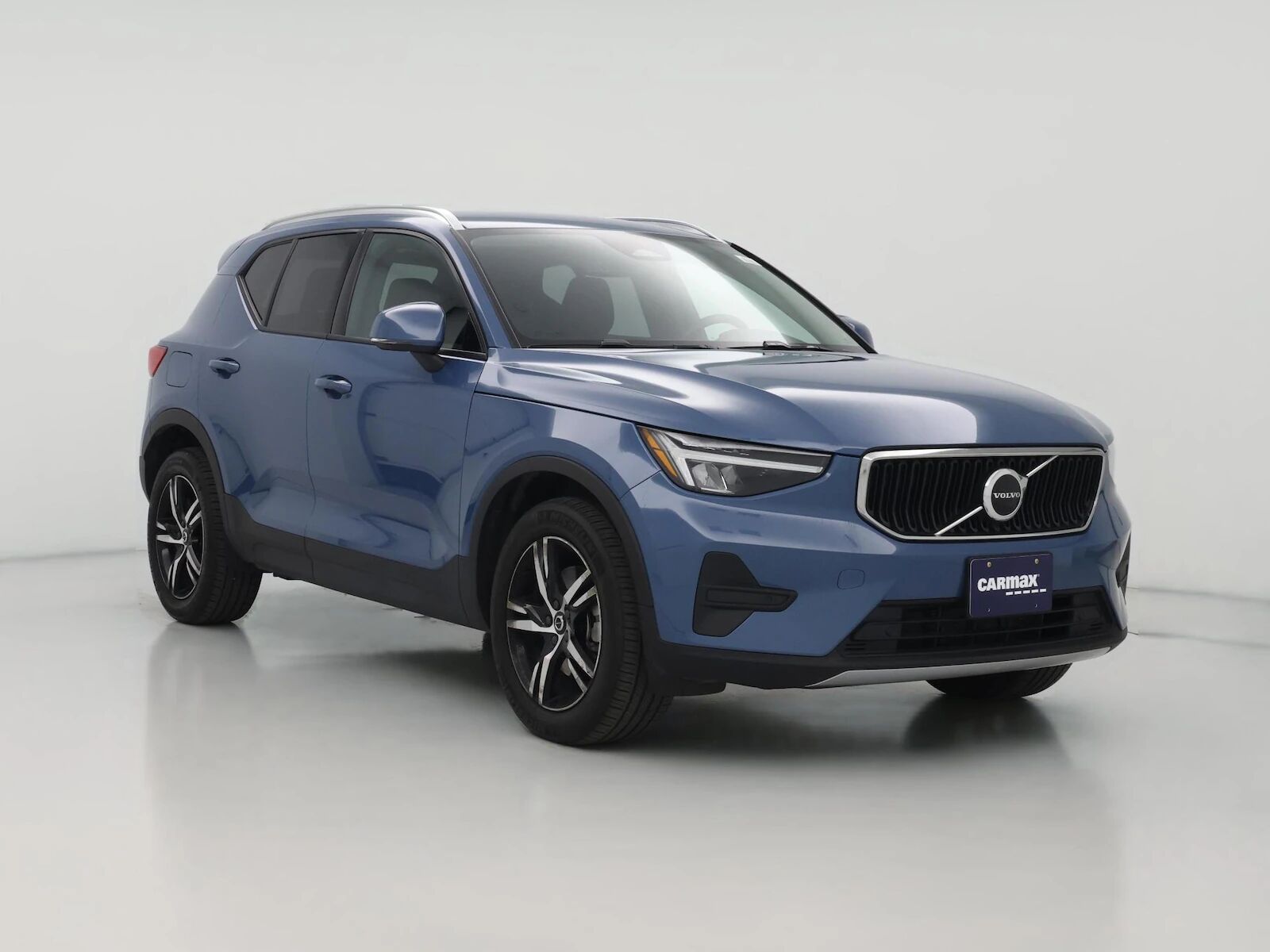 2023 VOLVO XC40