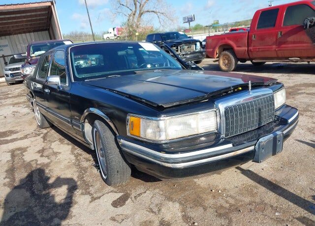 1994 LINCOLN Town Car