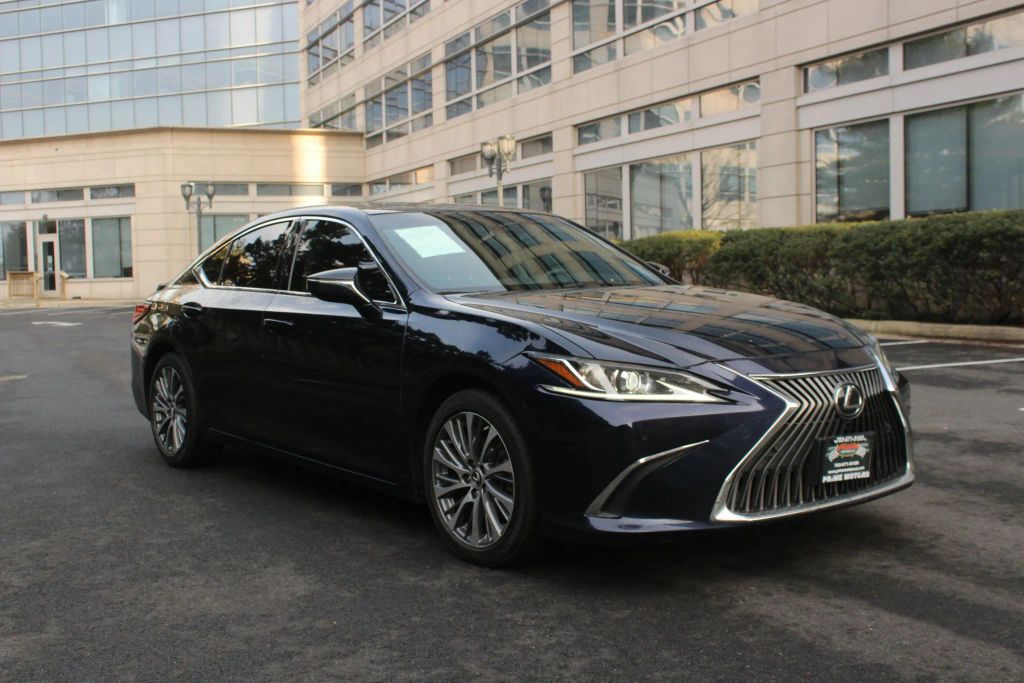 2021 LEXUS ES