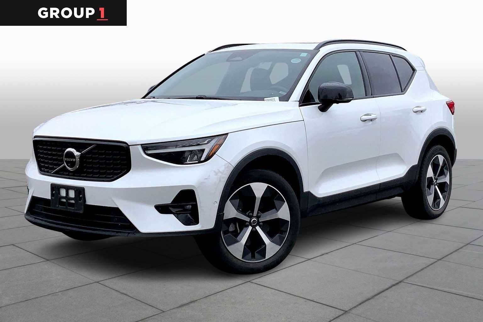 2023 VOLVO XC40