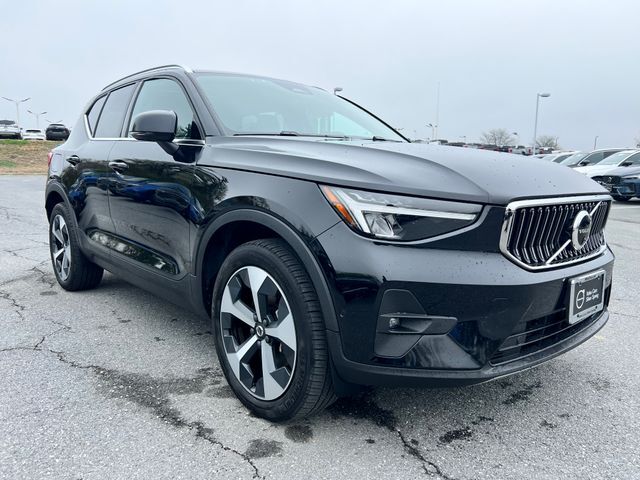 2024 VOLVO XC40