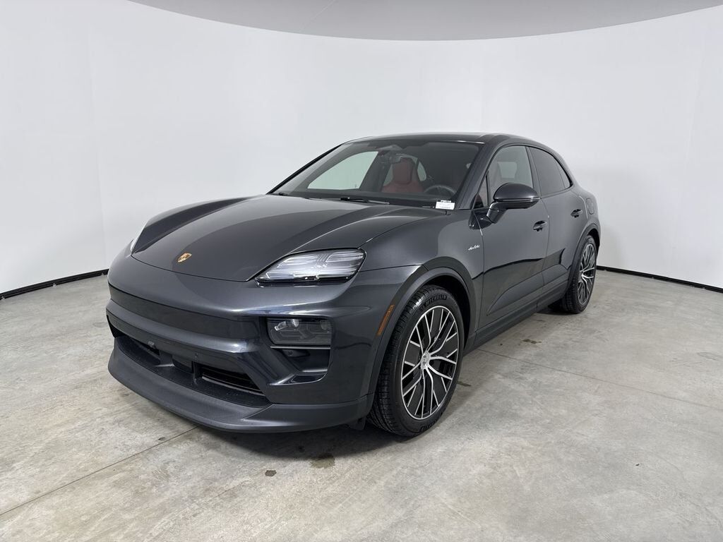 2026 PORSCHE Macan