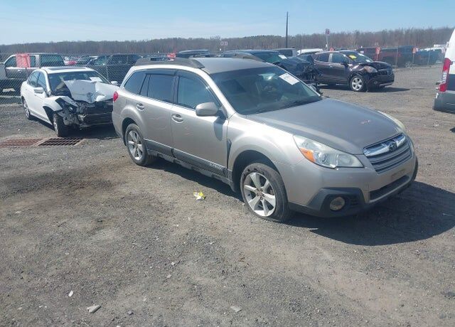 2014 SUBARU Outback