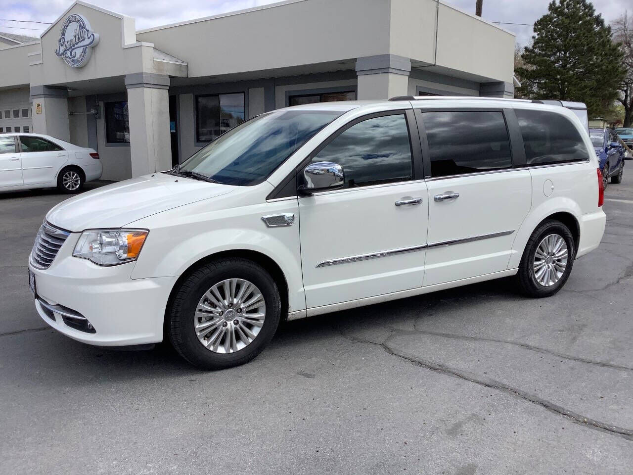 2012 CHRYSLER Town and Country