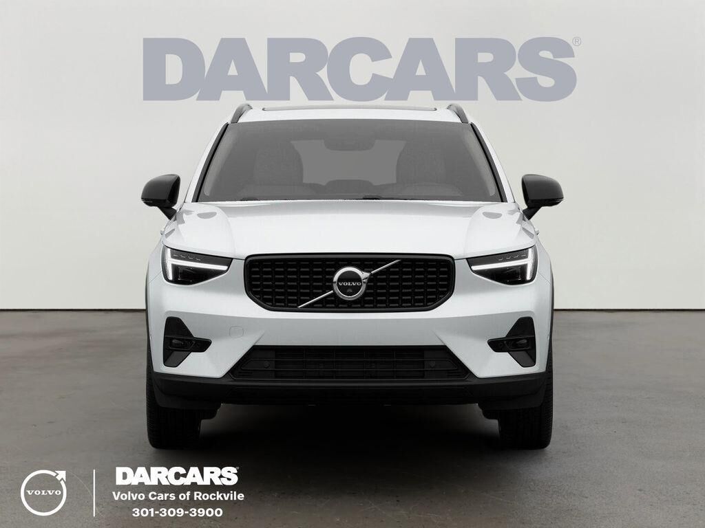 2026 VOLVO XC40