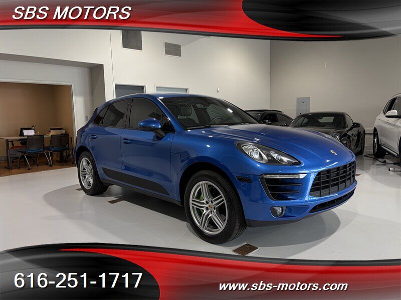 2016 PORSCHE Macan