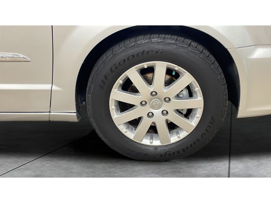 2011 CHRYSLER Town and Country