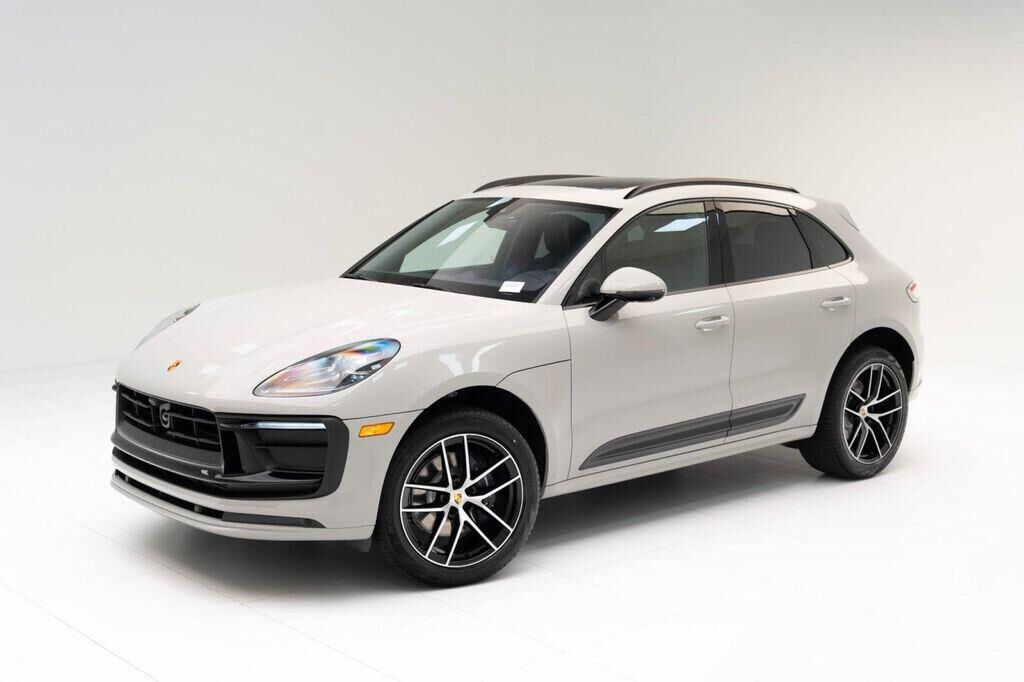 2025 PORSCHE Macan