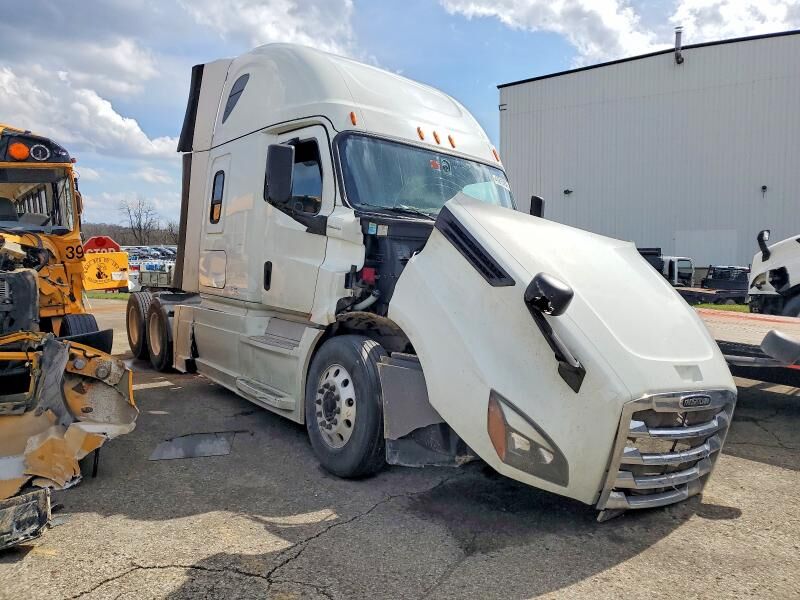 2019 FREIGHTLINER New Cascadia 126" Sleepercab