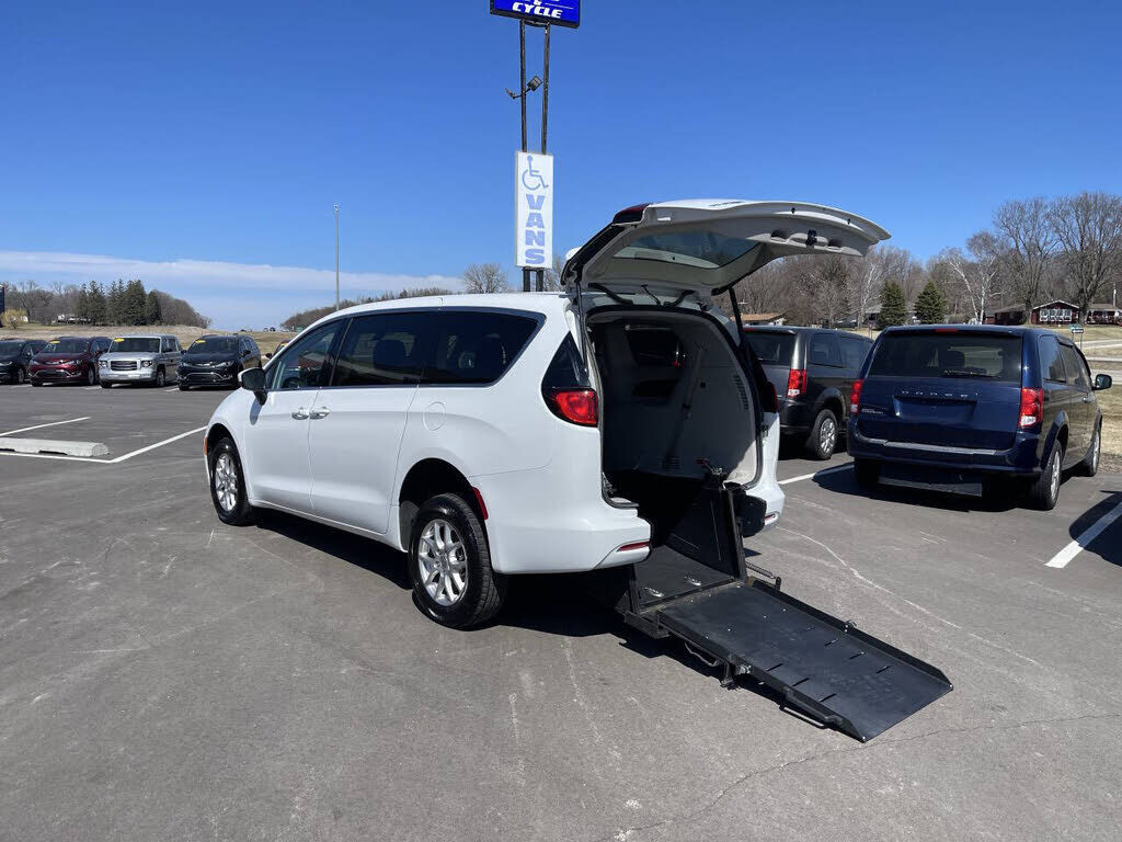 2022 CHRYSLER Pacifica