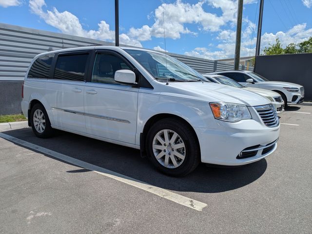 2014 CHRYSLER Town and Country