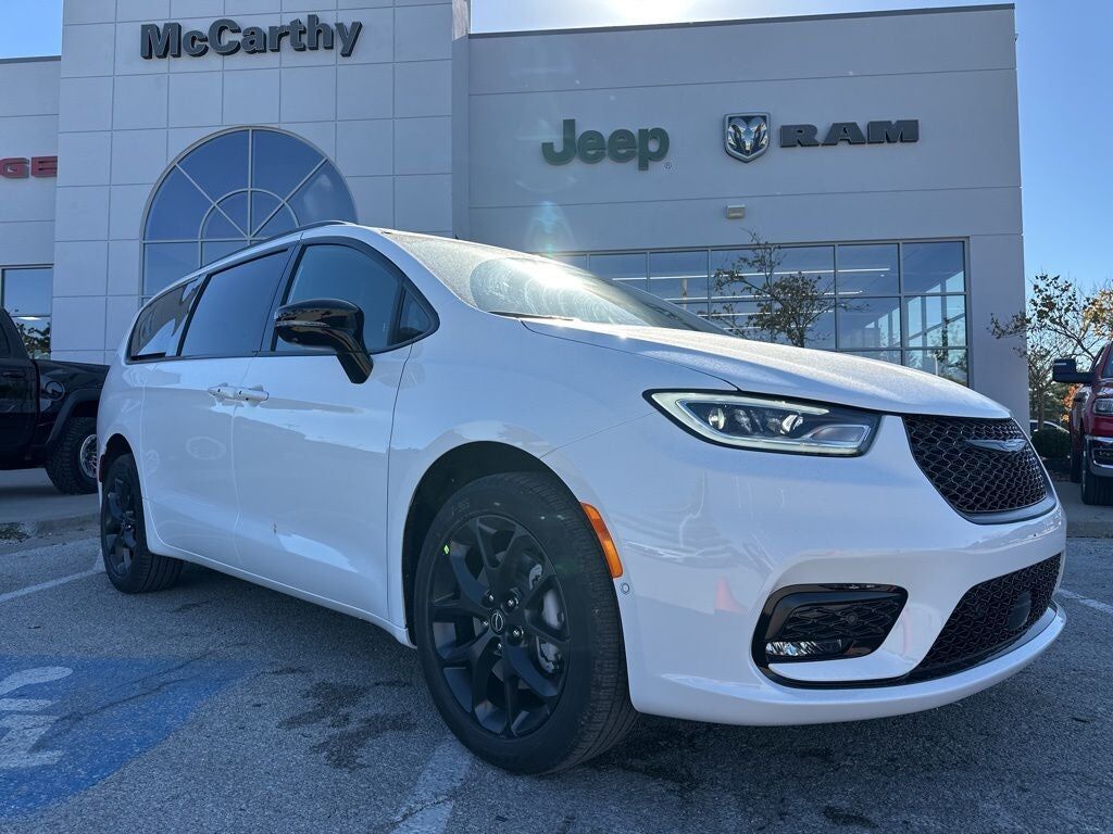 2026 CHRYSLER Pacifica