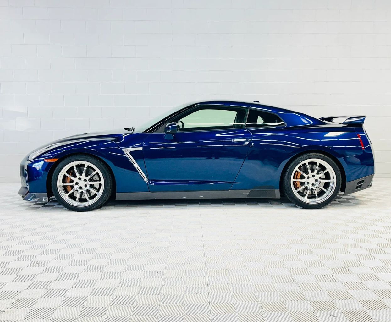 2015 NISSAN GT-R