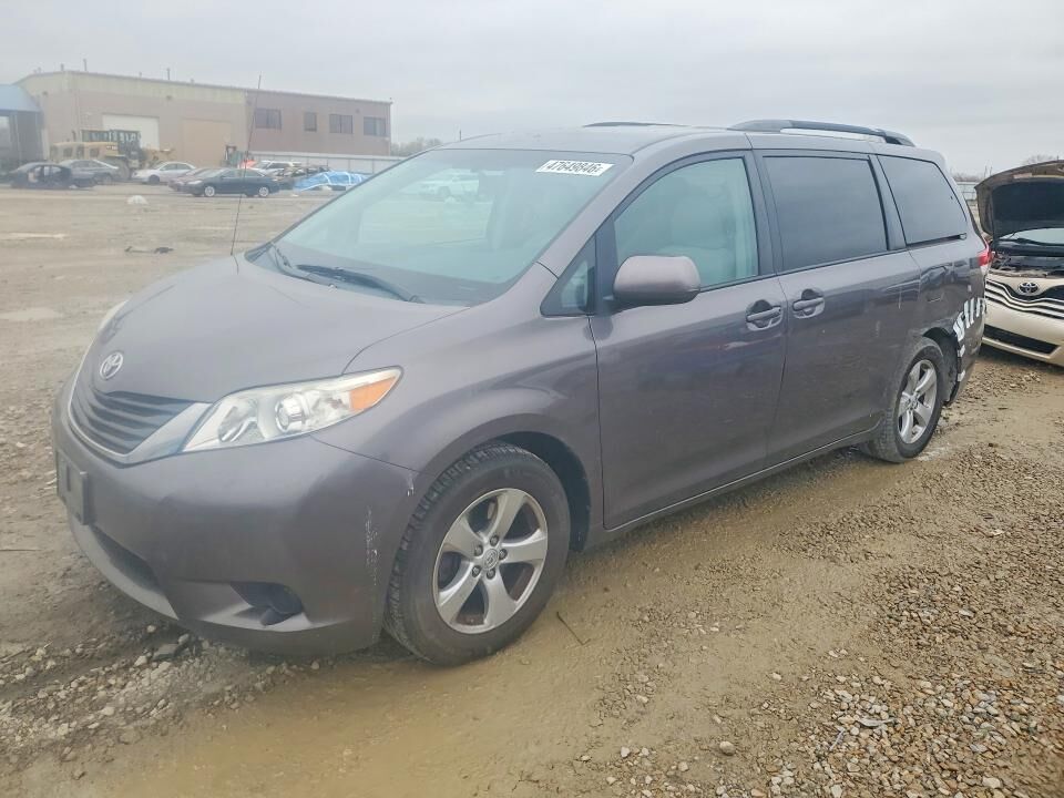 2013 TOYOTA Sienna