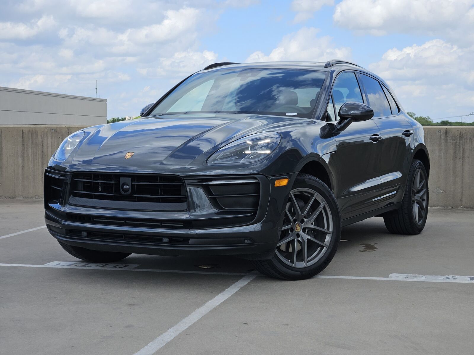 2025 PORSCHE Macan