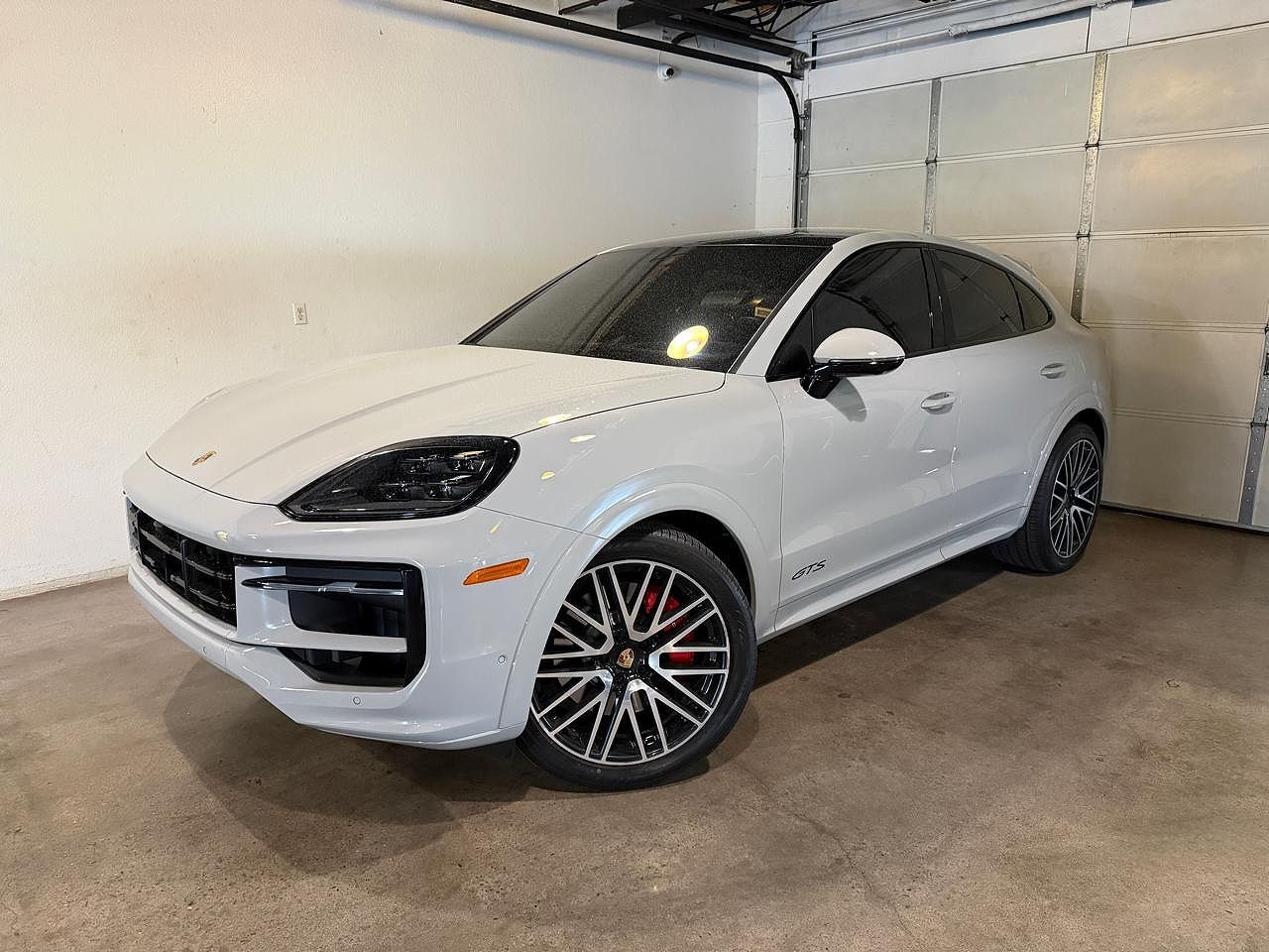 2025 PORSCHE Cayenne