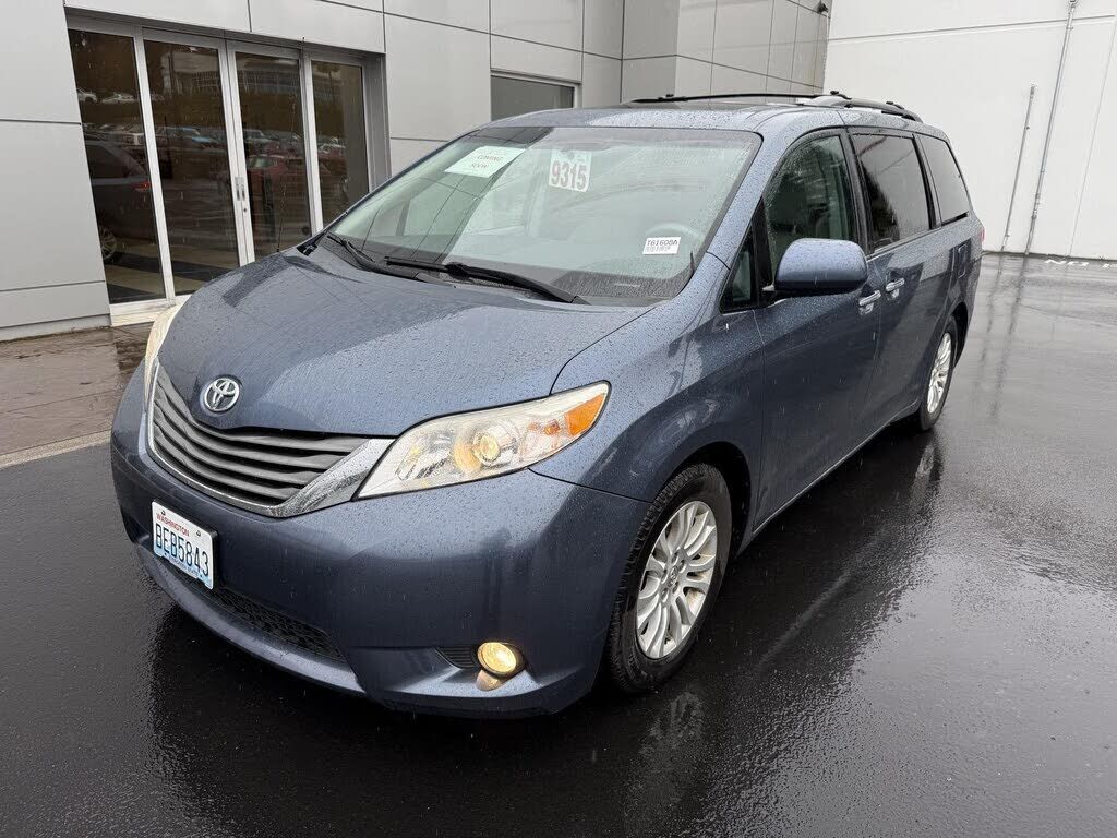 2014 TOYOTA Sienna