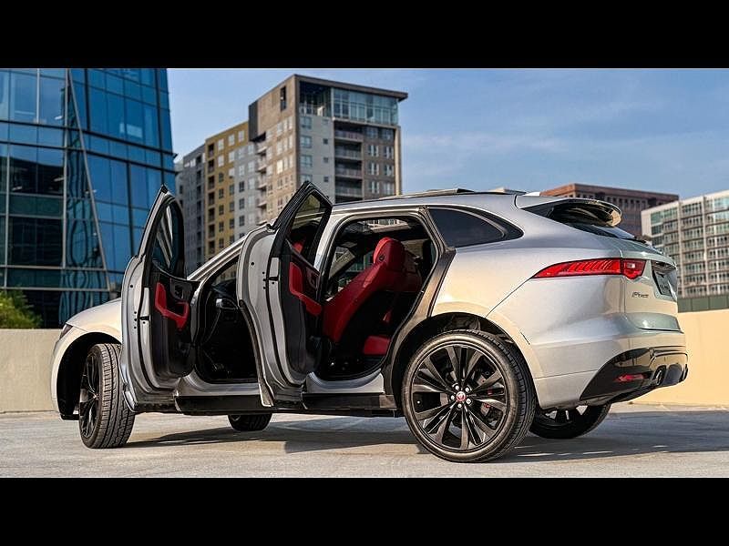 2017 JAGUAR F-Pace