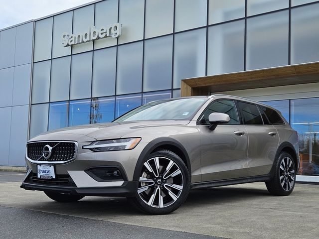 2021 VOLVO V60CC