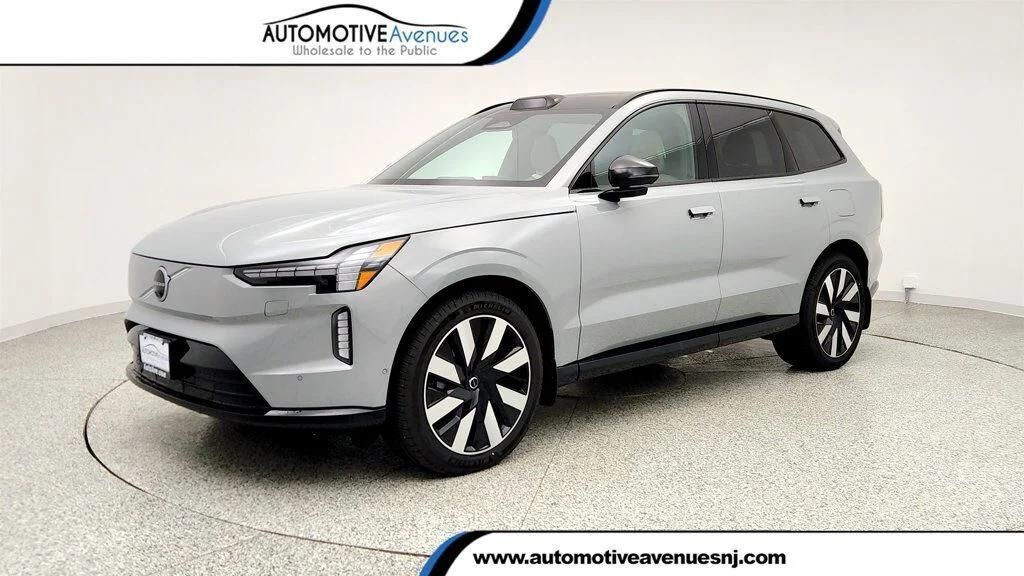 2025 VOLVO EX90