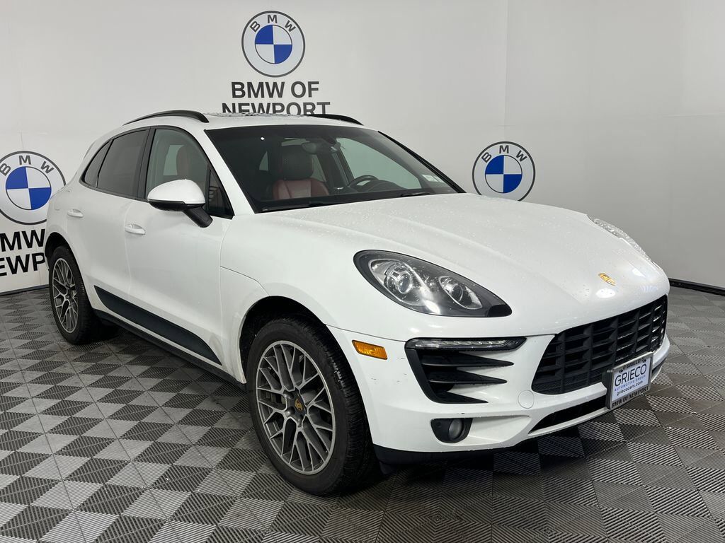2016 PORSCHE Macan
