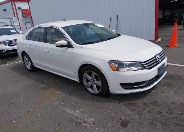 2014 VOLKSWAGEN Passat