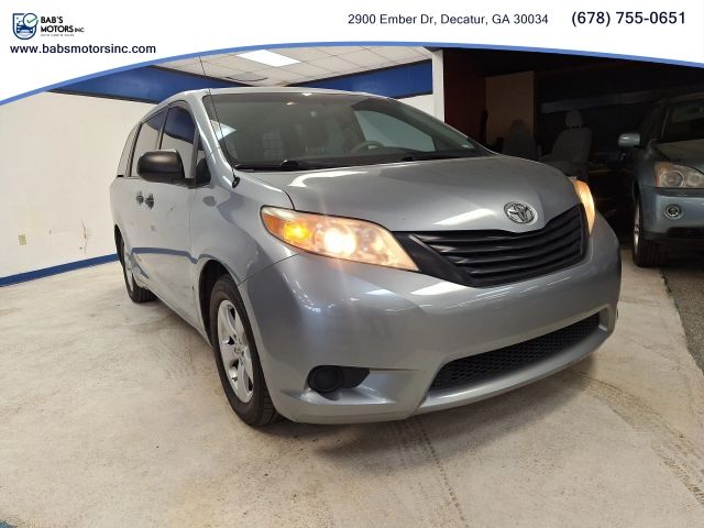 2011 TOYOTA Sienna