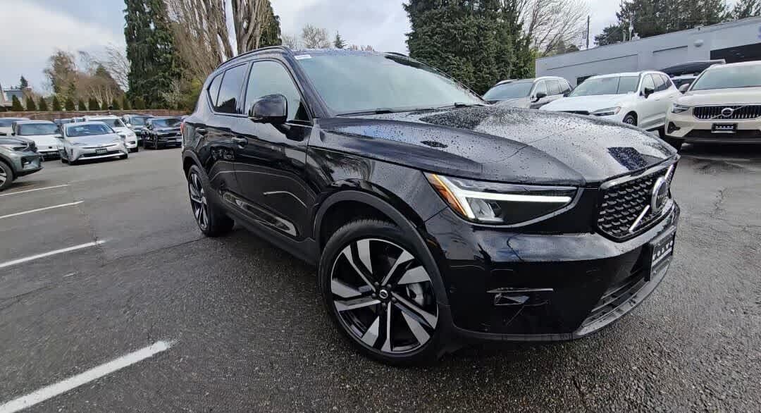 2024 VOLVO XC40