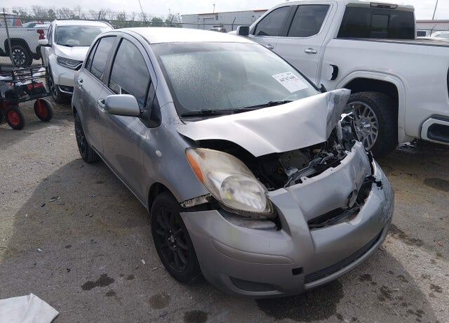 2011 TOYOTA Yaris