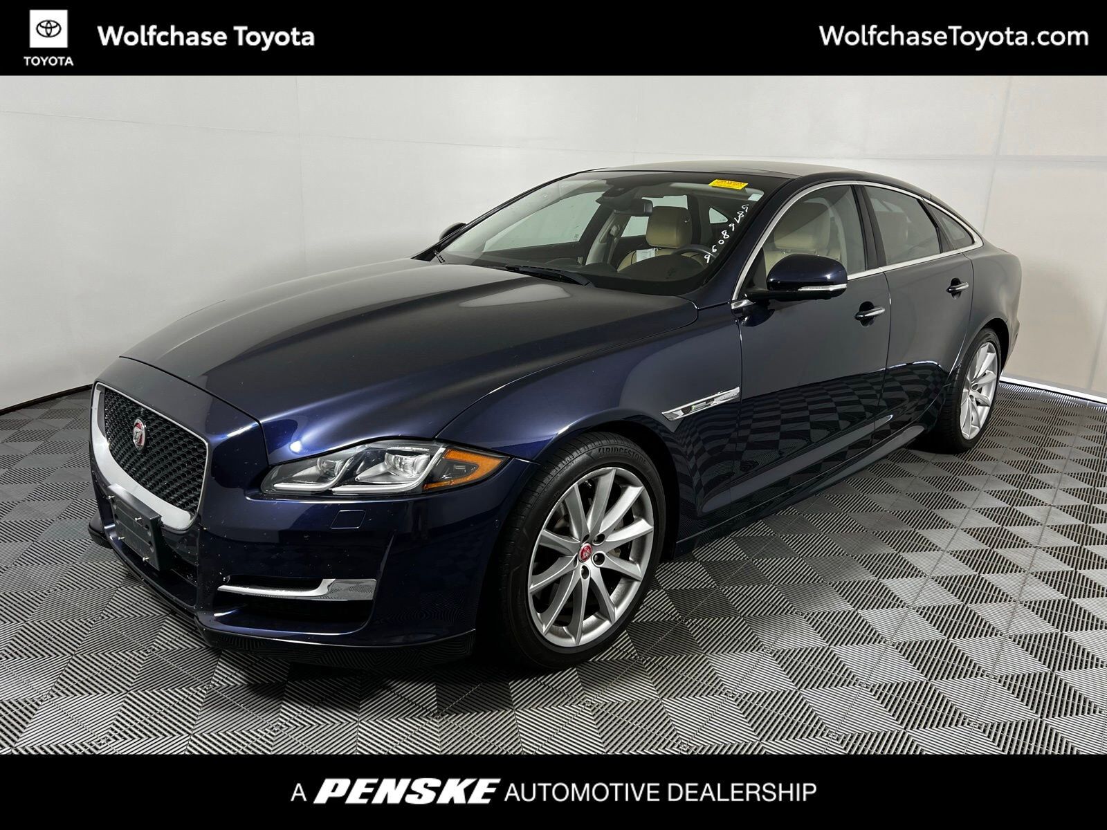 2016 JAGUAR XJ
